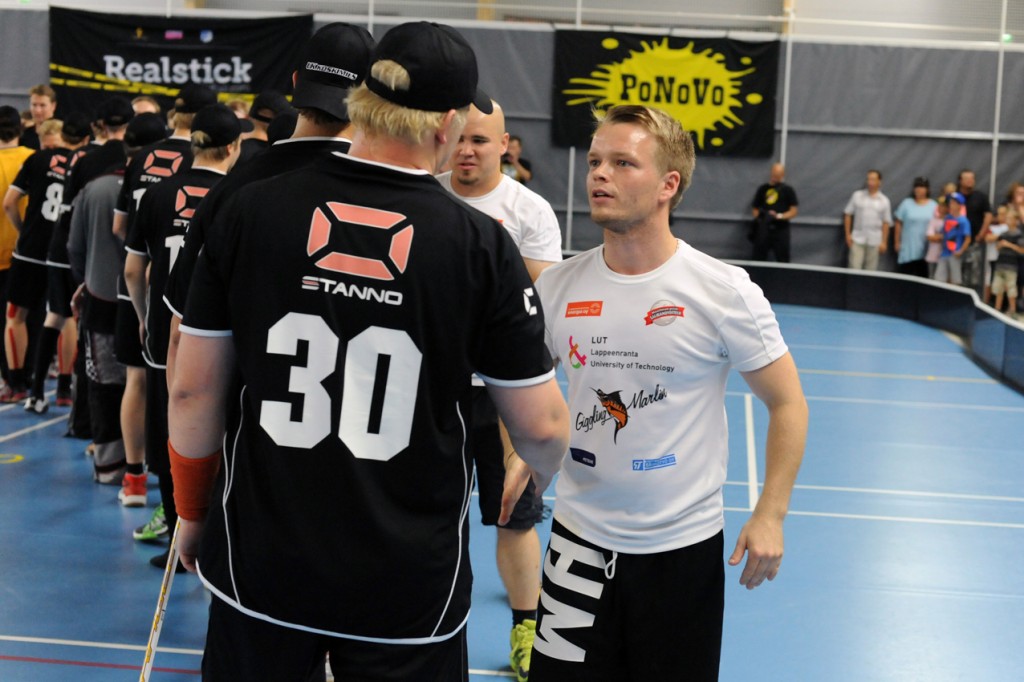 "Kuva kesältä 2013 Maailman pisin salibandyottelu-tapahtumasta"