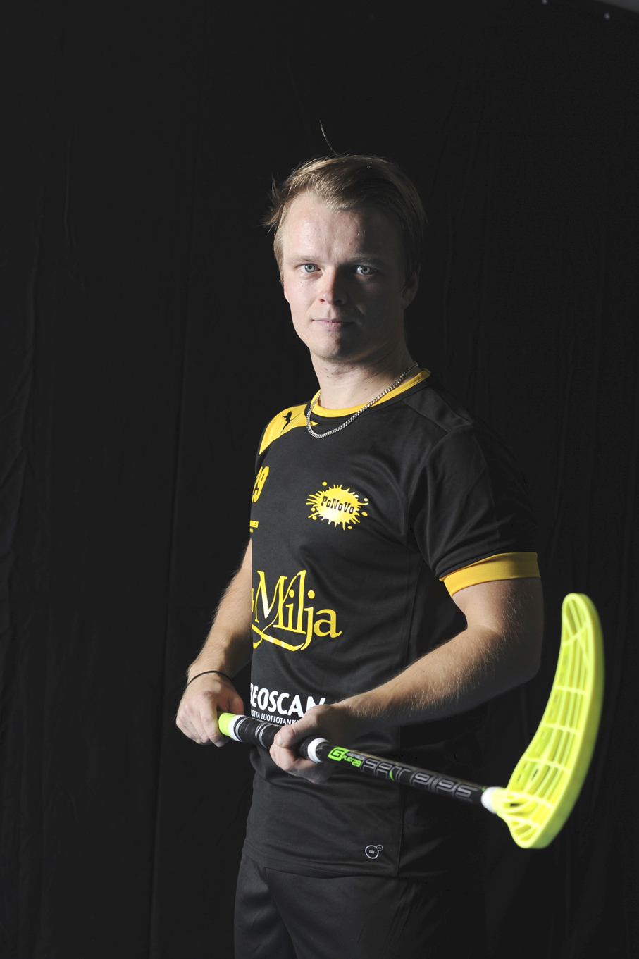 "Oskari Kangas ed kaudella 16 ottelua 9+9 18min. Beoscan jatkaa pelaajan kummiyrityksenä. Enemmän pisteitä, vähemmän jäähyjä T:kummifirma"