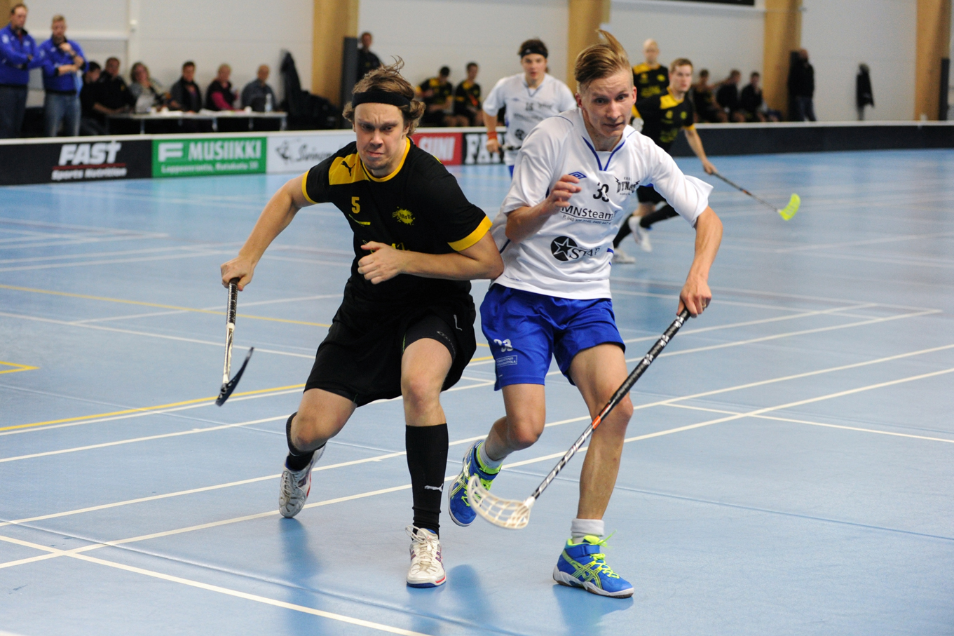 "Vain kahdeksan ottelua (4+1) menneellä kaudella PoNoVossa pelannut puolustaja Aki Salonen tekee paluun PoNoVoon ulkomaankomennukseltaan."