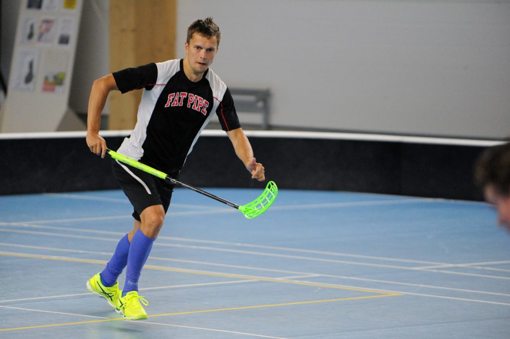 "Koskimiesten veljeksistä se kovempi, Juho, pelaa PoNoVossa kaudella 16-17. Aikaisemmat seurat (NST-juniorit, M-Team-juniorit, Lok Reinach NLB, Leba96 2.div)